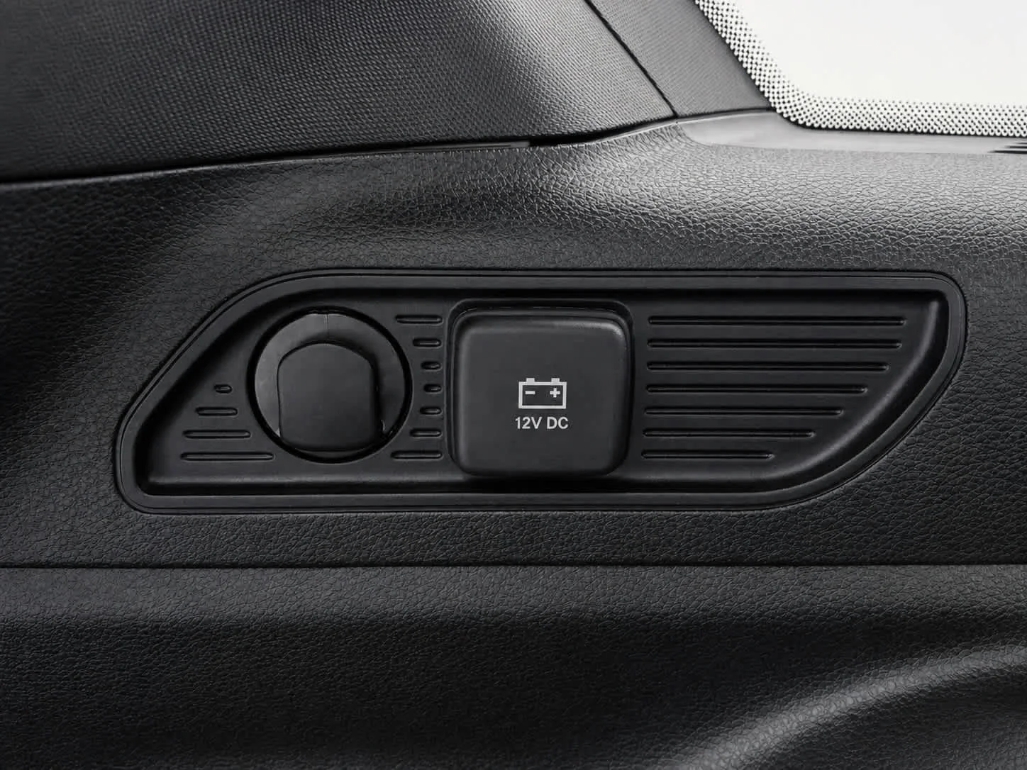 Used 2024 Diamond Black Crystal Pearl Jeep Limited image 15