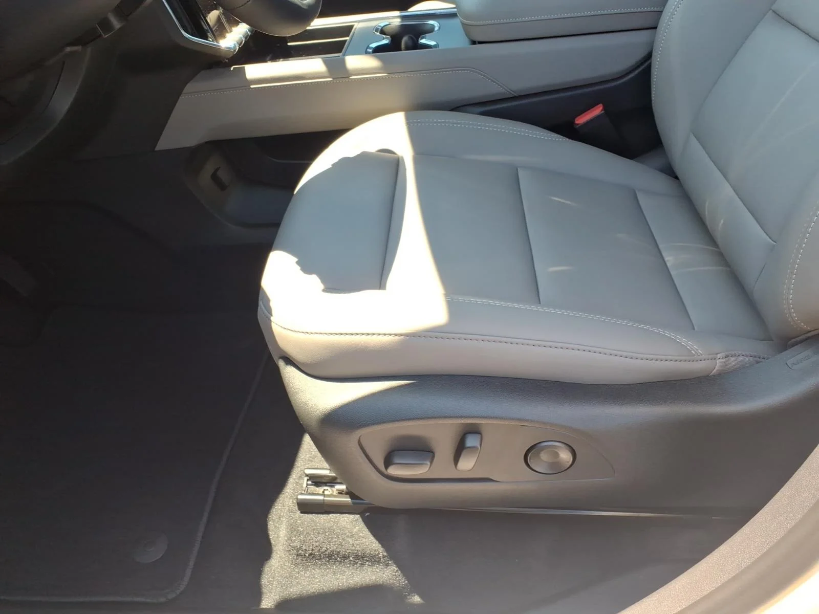 2026 GMC Acadia Elevation - Photo 13