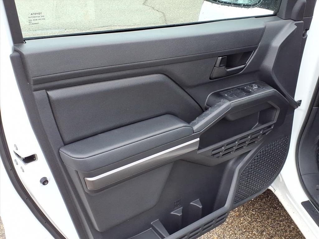 2026 Toyota Tacoma SR5 - Photo 6