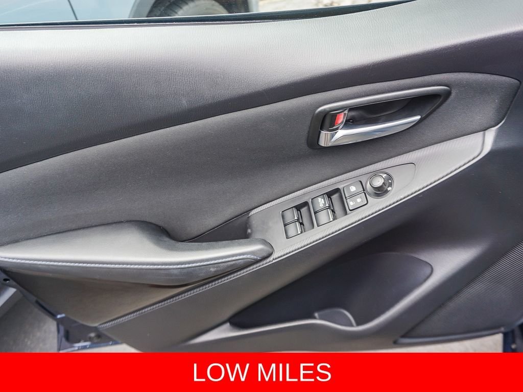 Used 2018 Black Toyota Base image 18