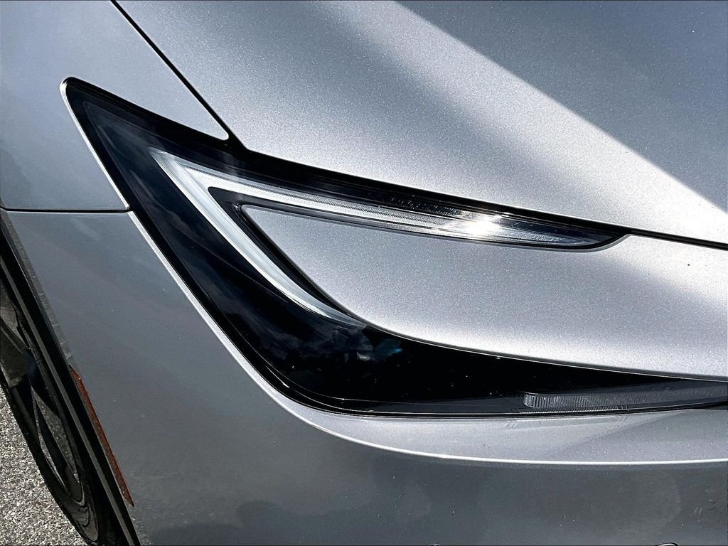 Used 2023  Toyota LE image 33