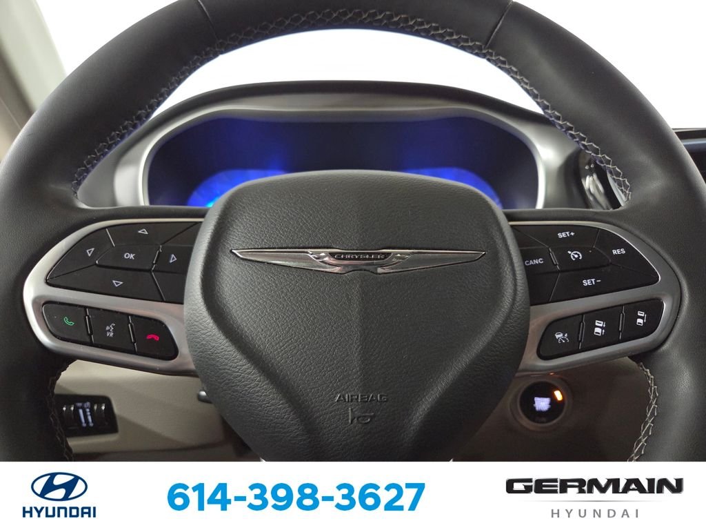 Used 2023 Black Chrysler Touring L image 22