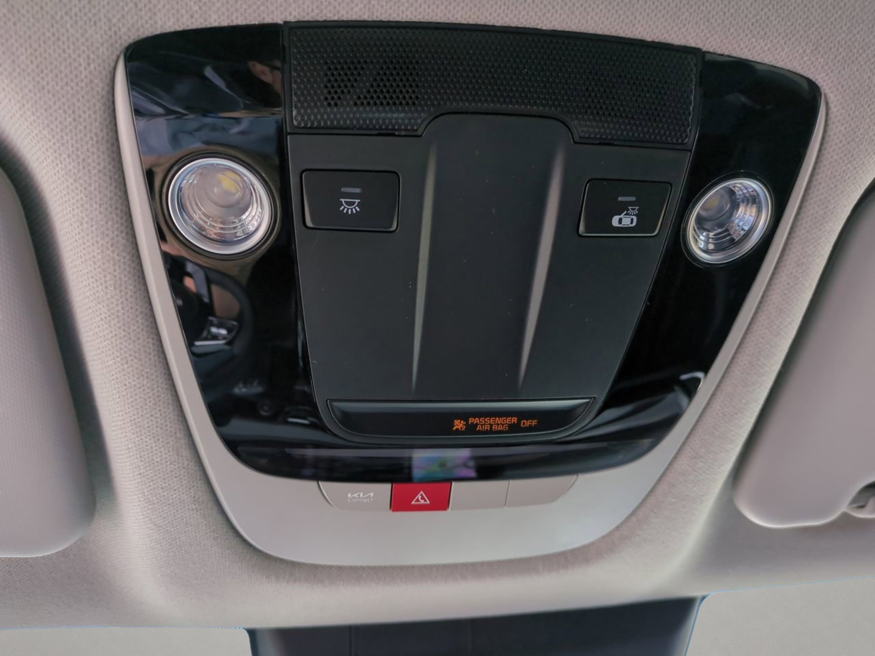 New 2026 Clear White / Black Roof Kia S image 17