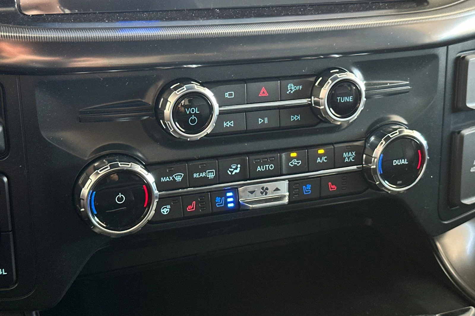 New 2026 Star White Metallic Tri-Coat Ford Lariat® image 19