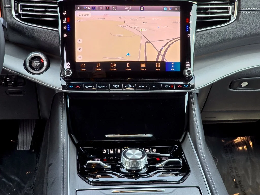 New 2026 Gray Jeep Upland image 31