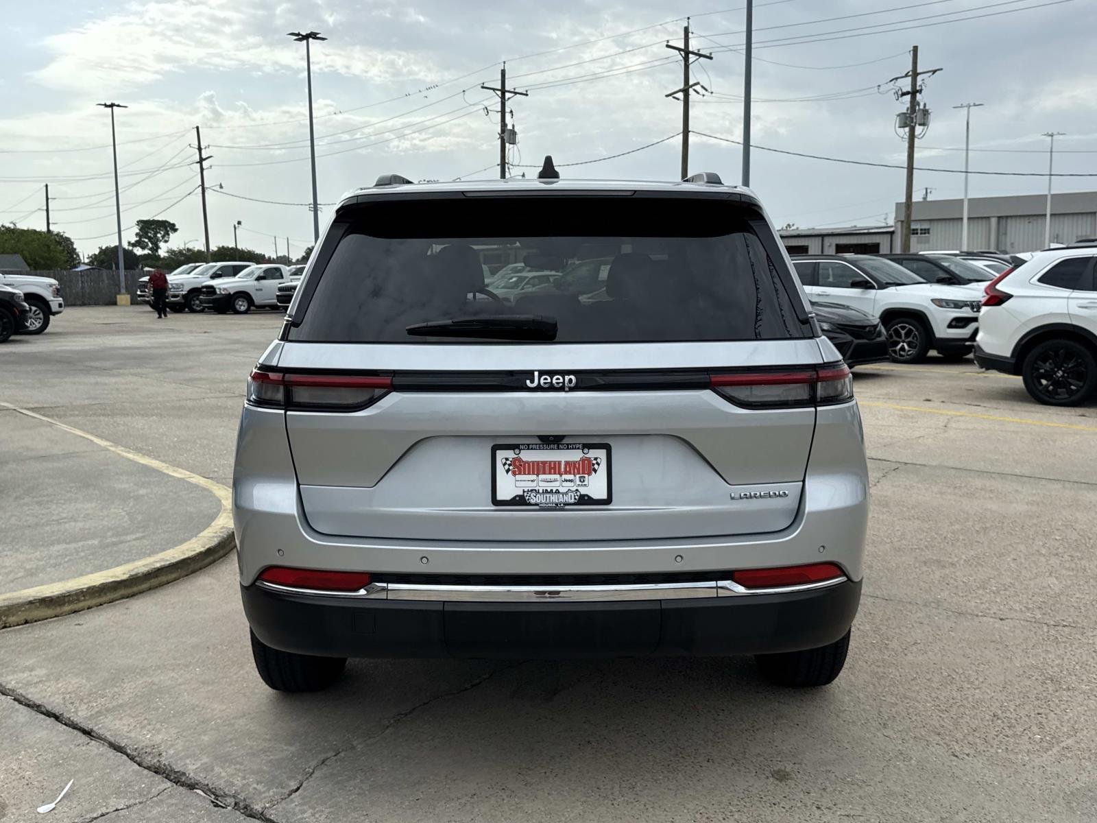 Used 2024 Silver Zynith Jeep Laredo image 6