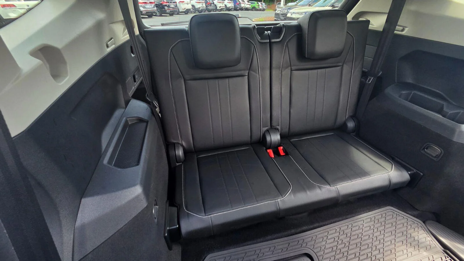 Certified Used 2022 Pure White Volkswagen SE image 45