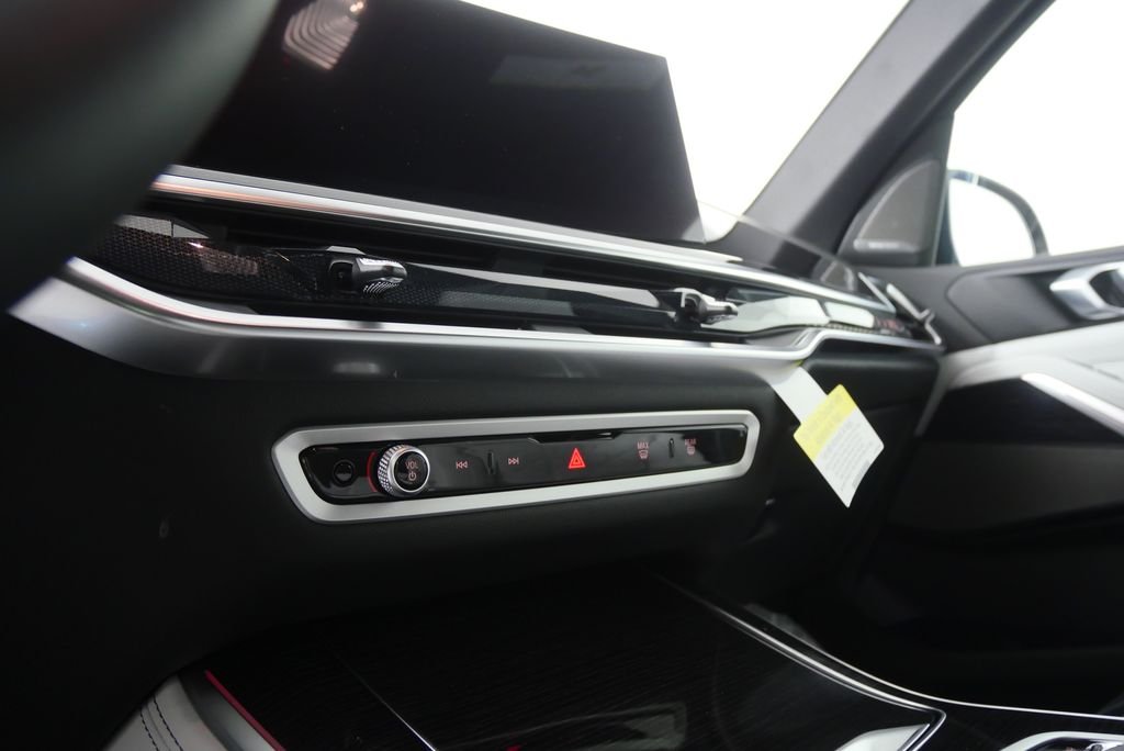 Used 2026 Dravit Grey Metallic BMW sDrive40i image 21