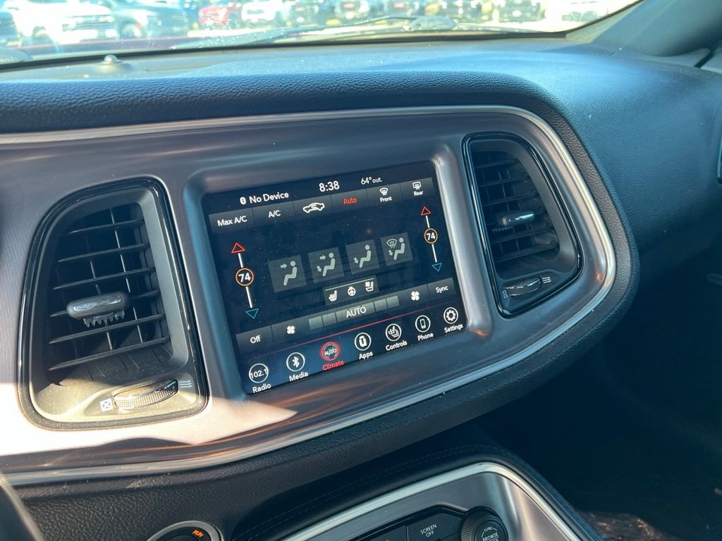 Used 2019 Red Dodge SXT image 4