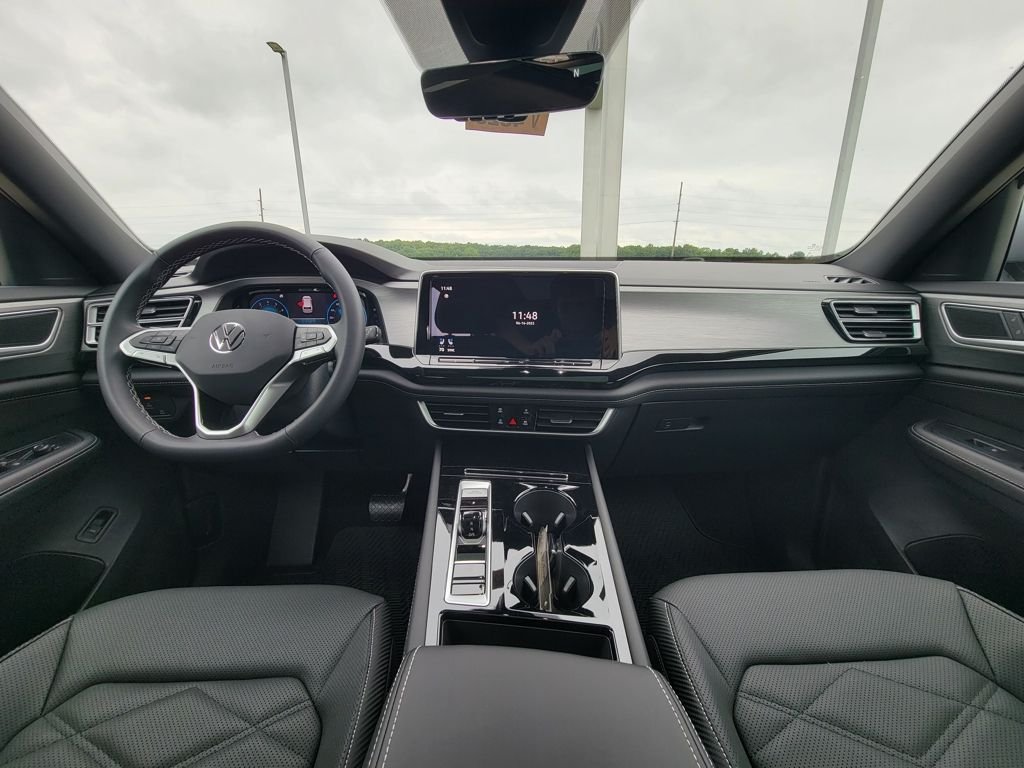 2025 Volkswagen Atlas Cross Sport SE w/Tech - Photo 34
