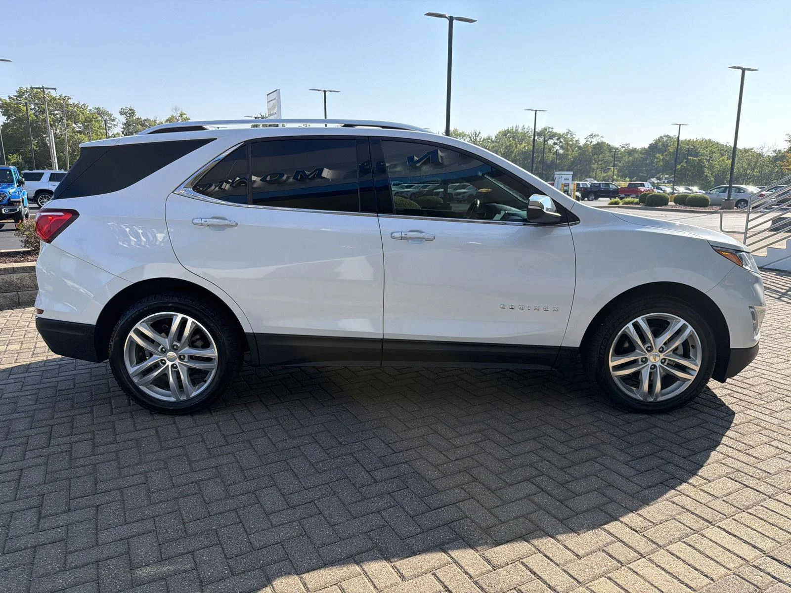 Used 2019 Iridescent Pearl Tricoat Chevrolet Premier image 6