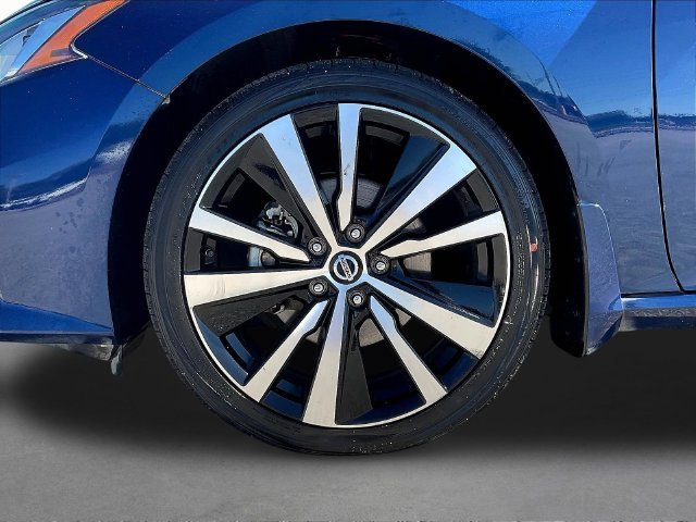 Used 2022 Blue Nissan 2.5 SR image 32