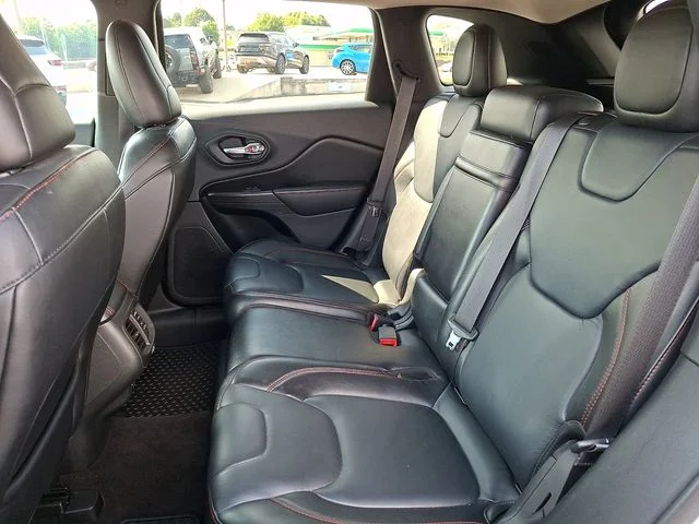 Used 2015 White Jeep Trailhawk image 10