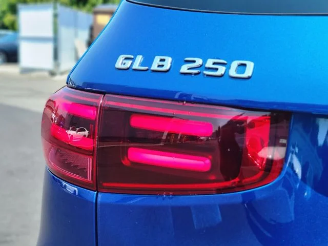 Used 2024 Blue Mercedes-Benz GLB 250 image 11