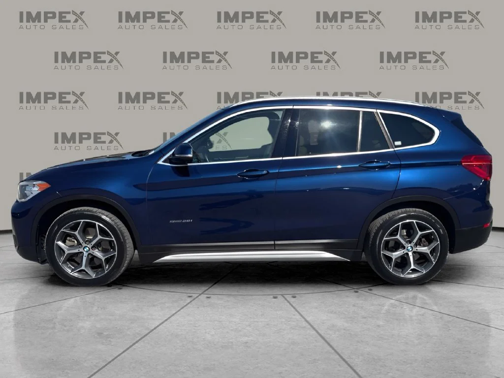 Used 2018 Blue BMW sDrive28i image 2