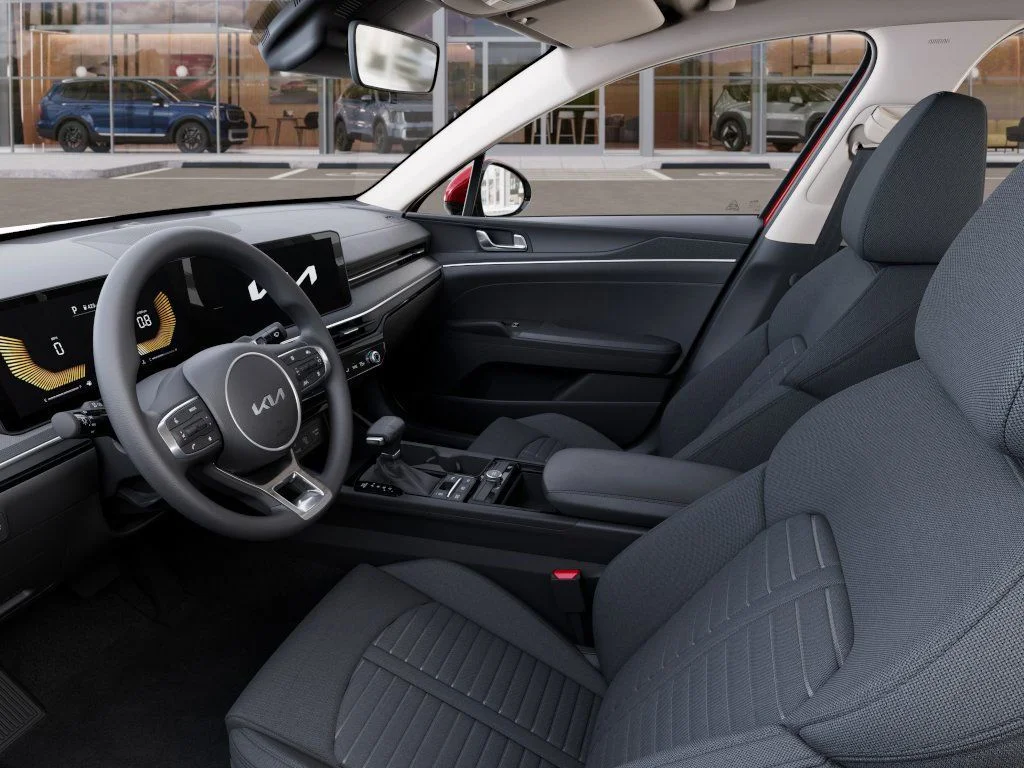 2025 Kia K5 LXS - Photo 17