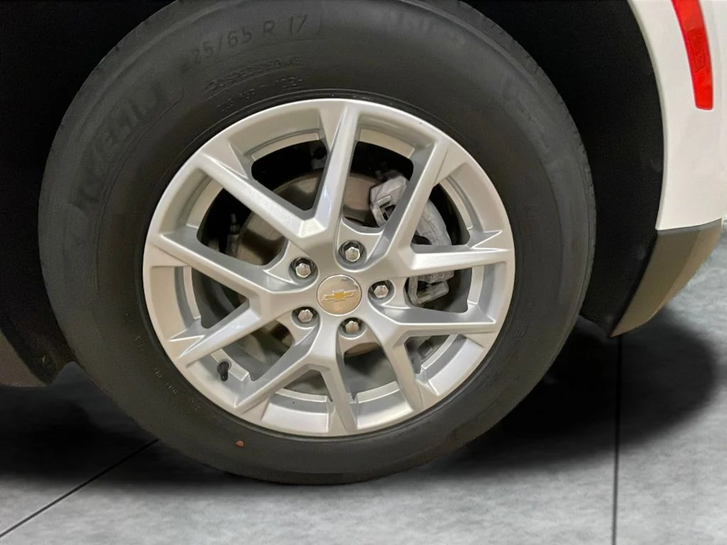 Used 2022 Summit White Chevrolet LT image 19