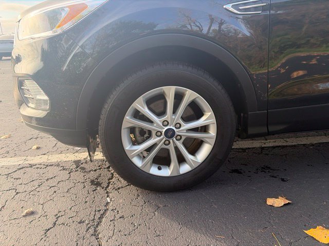 Used 2019 Black Ford SE image 4