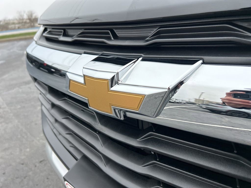 New 2026 Mosaic Black Metallic Chevrolet LT image 10