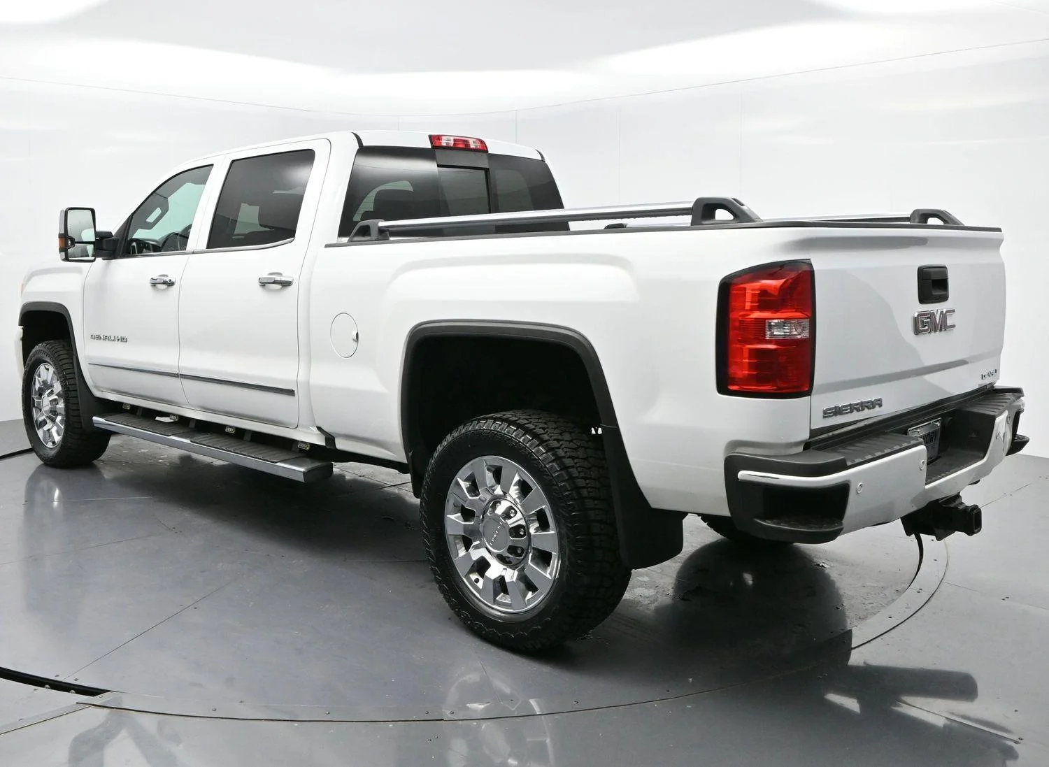 Used 2019 Summit White GMC Denali image 5