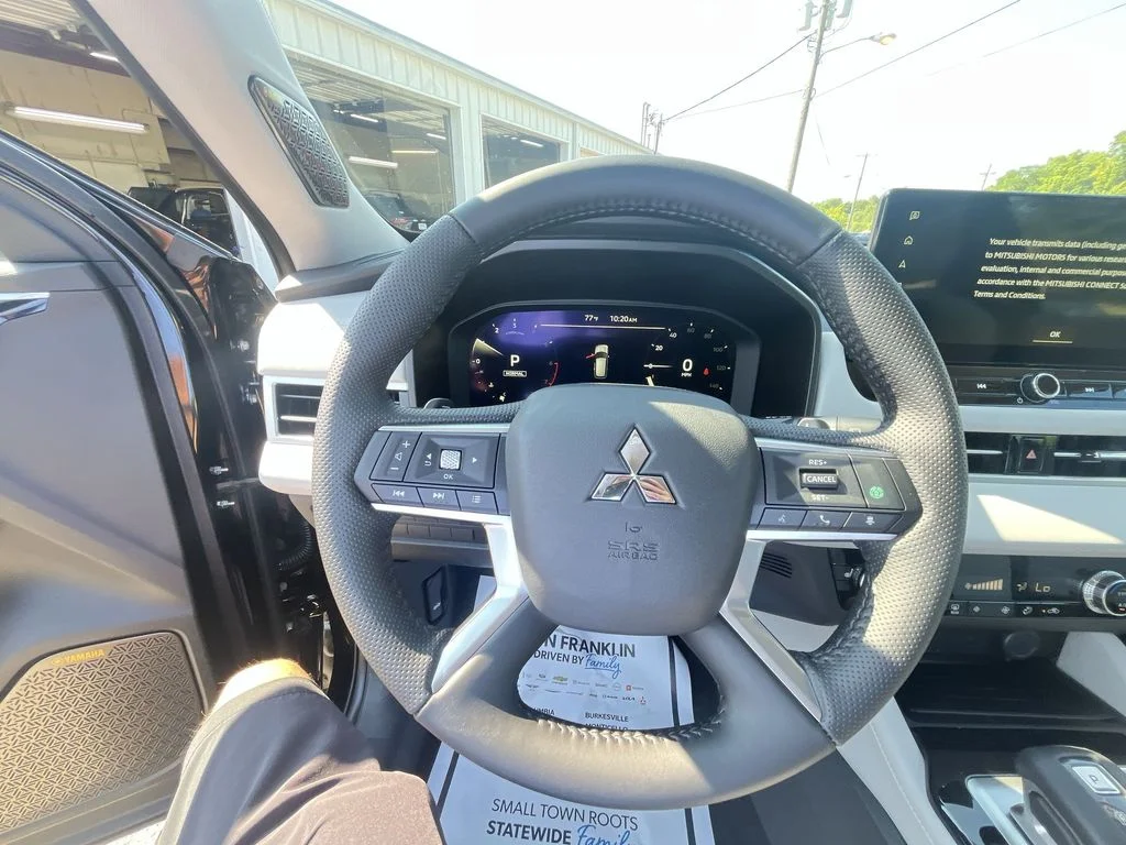 Used 2025 Black Mitsubishi SE image 14