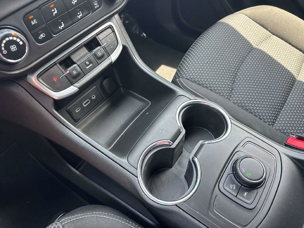 Used 2024 White GMC SLE image 36