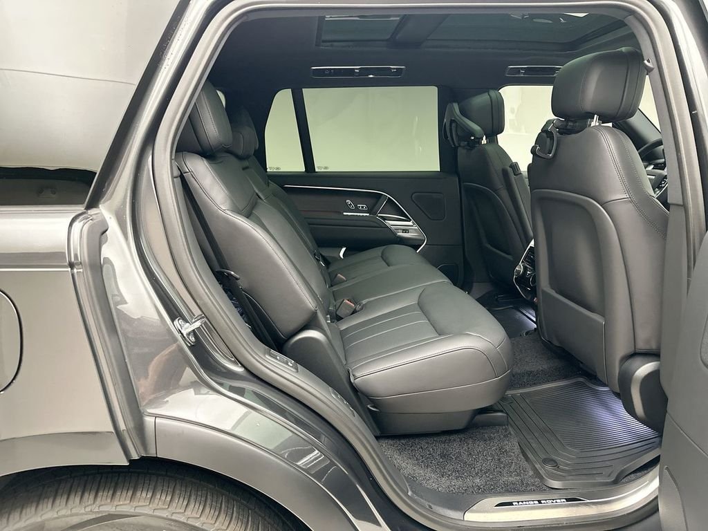 New 2026 Carpathian Gray Premium Metallic Land Rover SE image 7