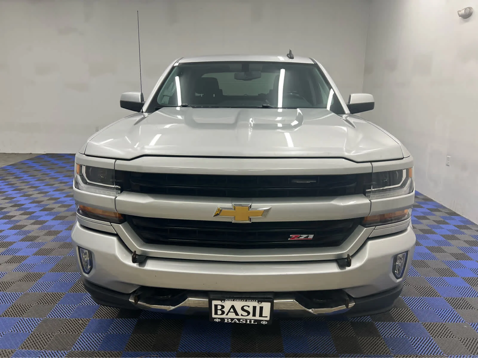 Used 2018 Silver Ice Metallic Chevrolet LT image 2