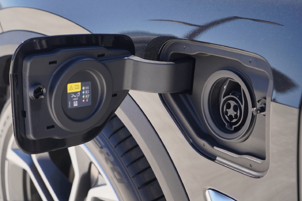 New 2026 Black Sapphire Metallic BMW xDrive50e image 7