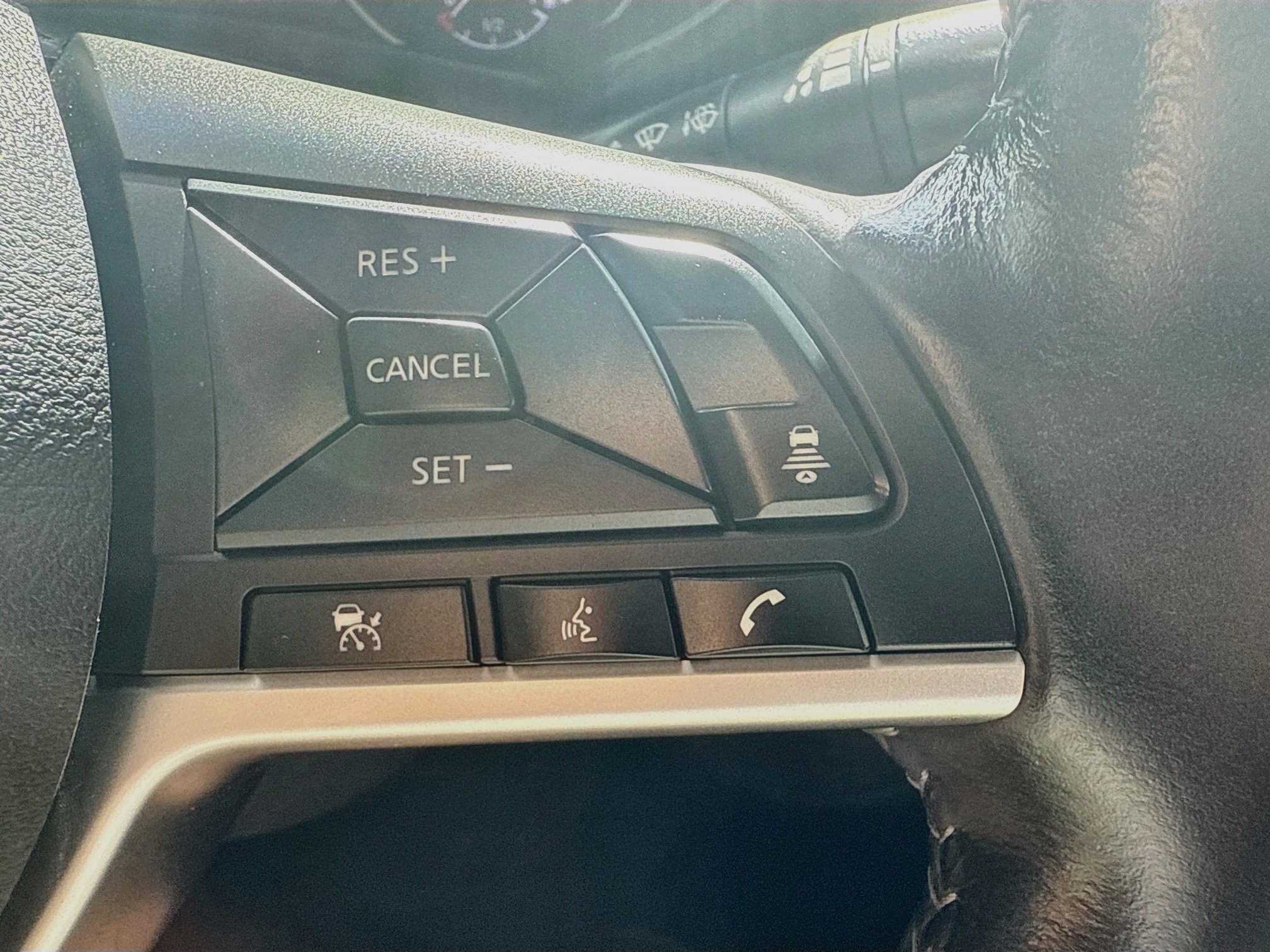 Used 2022 Aspen White TriCoat Pearl Nissan SV image 36