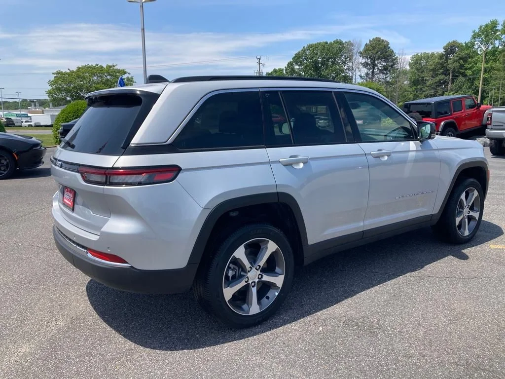 New 2024 Silver Zynith Jeep 4xe image 5