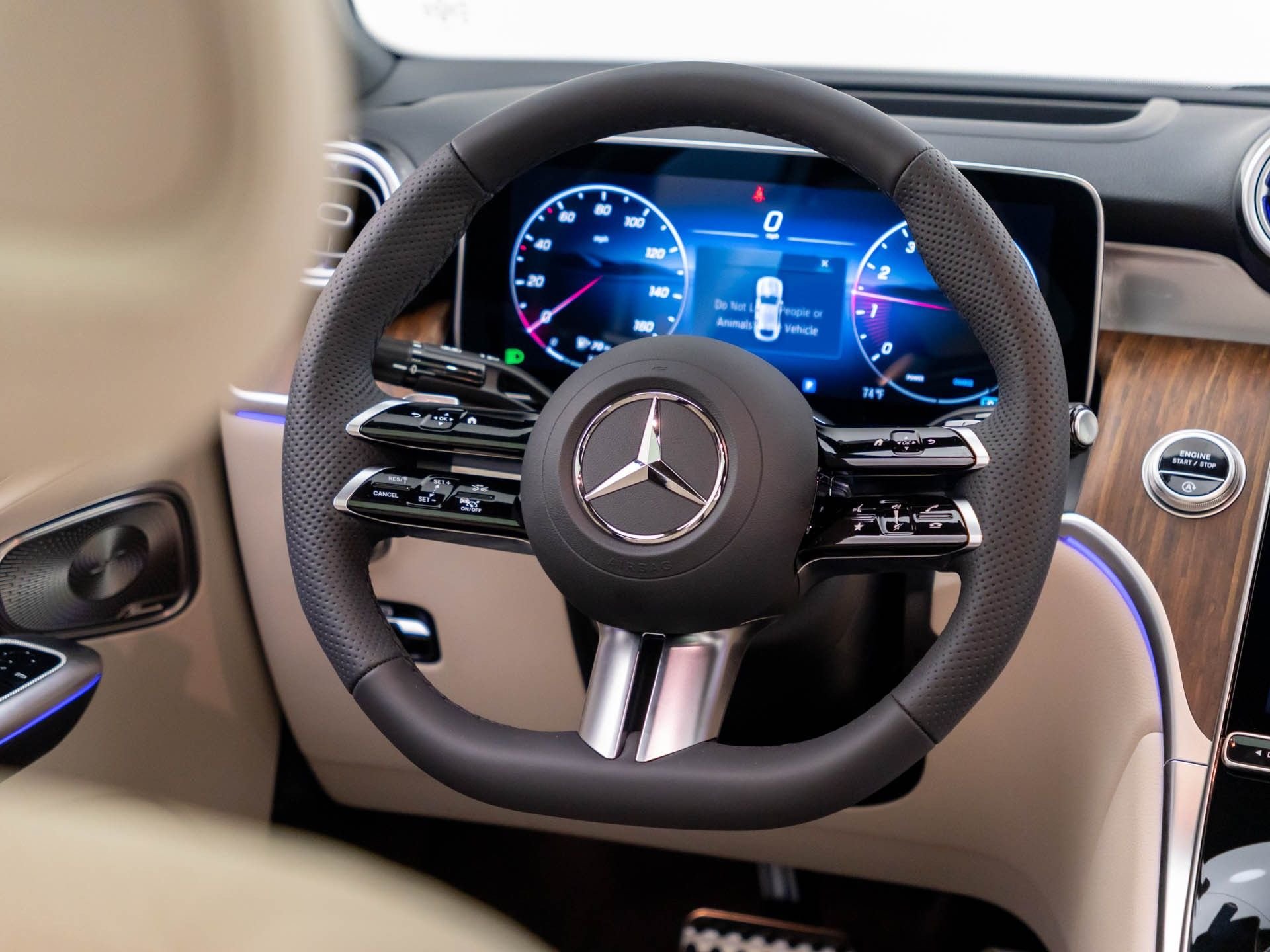 New 2027 MANUFAKTUR Moonlight White Metallic Mercedes-Benz GLC 300 Coupe image 11