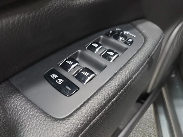 Used 2018 Gray Volvo T5 Momentum image 26