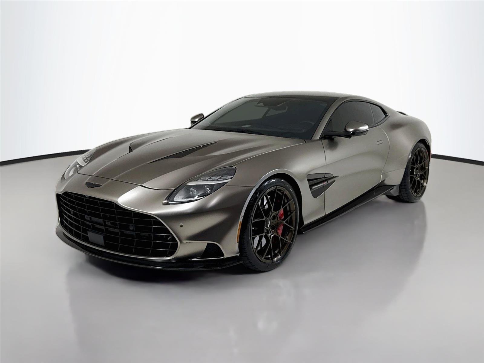 Used 2025  Aston Martin  image 10