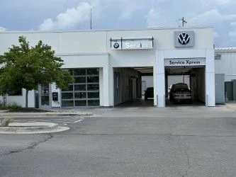 New 2027 White BMW xDrive40i image 3