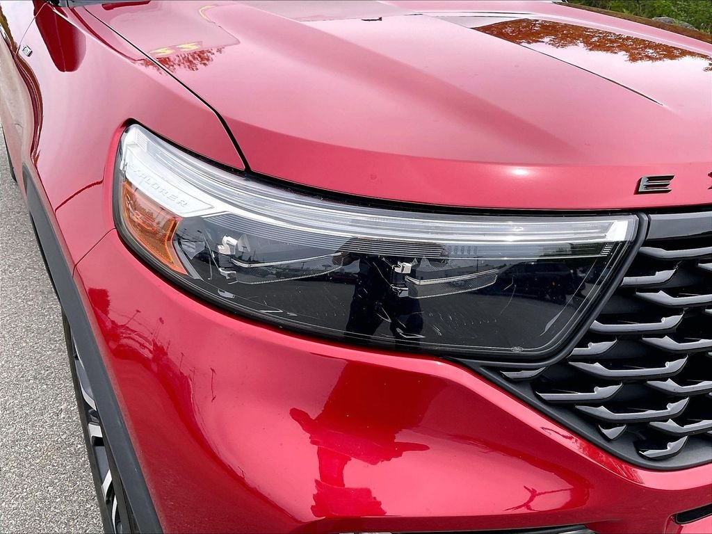 Used 2022 Rapid Red Metallic Tinted Clearcoat Ford ST-Line image 31