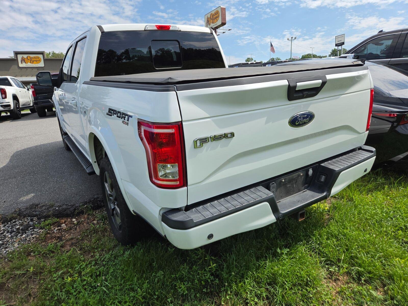 Used 2017 Oxford White Ford XLT image 8