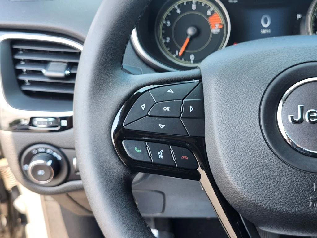 Used 2023 Gray Jeep Altitude image 29