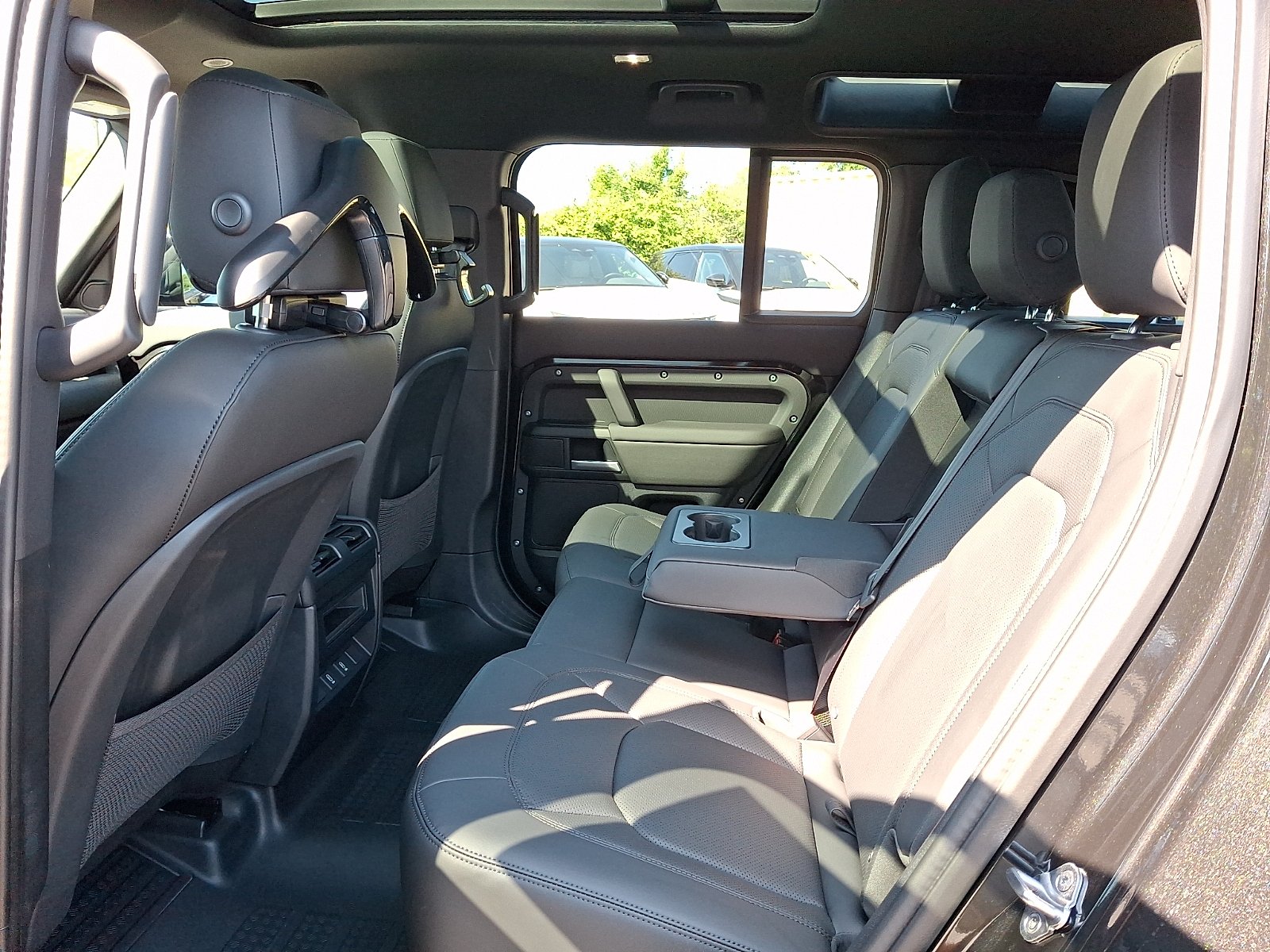 New 2026 Santorini Black Land Rover P400 X-Dynamic SE image 5