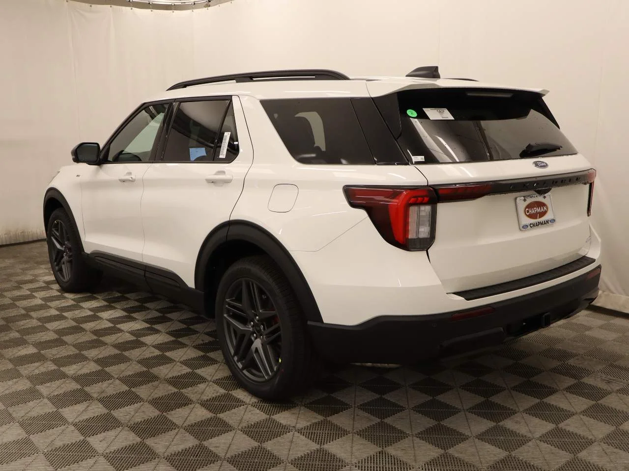 New 2026 Star White Metallic Tri-Coat Ford ST-Line image 3