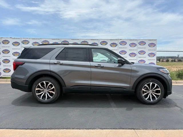 2026 Ford Explorer ST-LINE RWD's photo