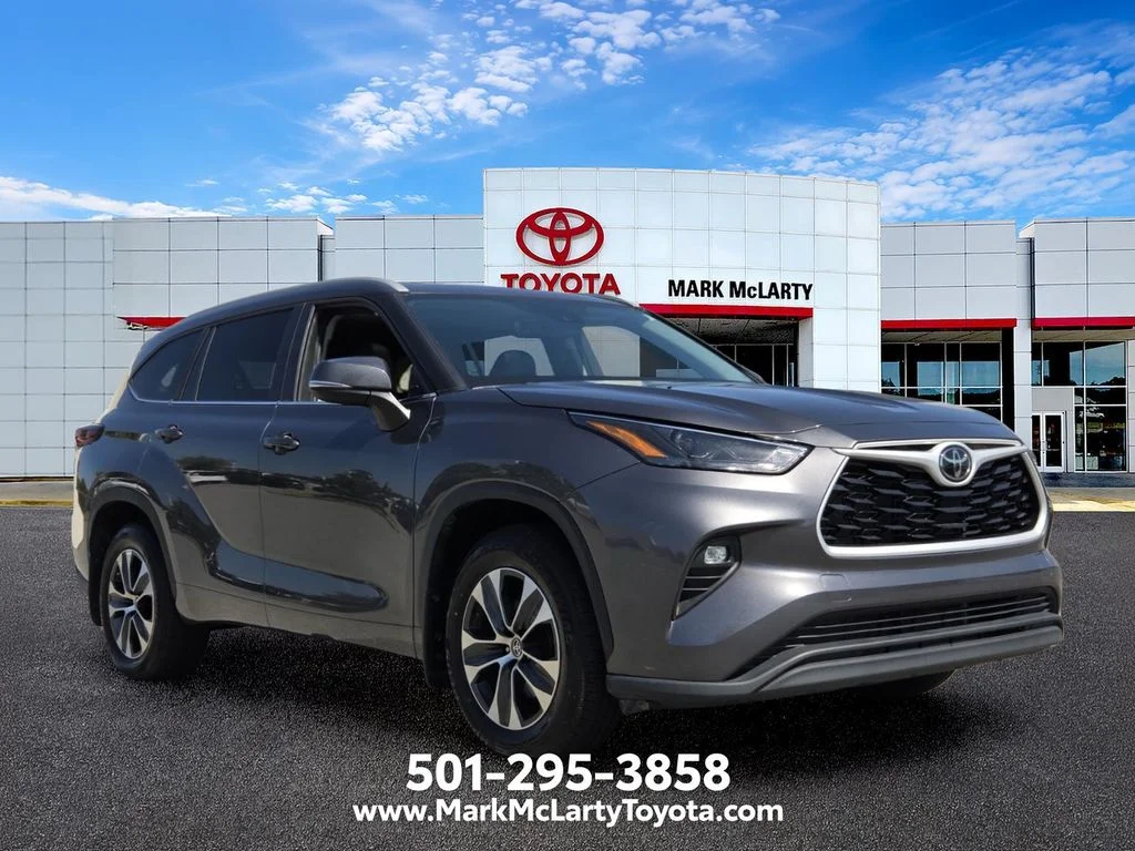 Used 2025 Gray Toyota XLE image 7