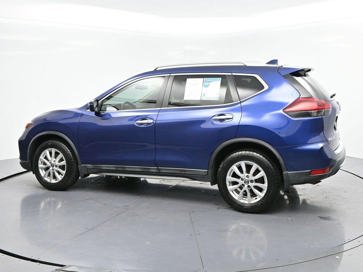 Used 2018 Caspian Blue Nissan SV image 4