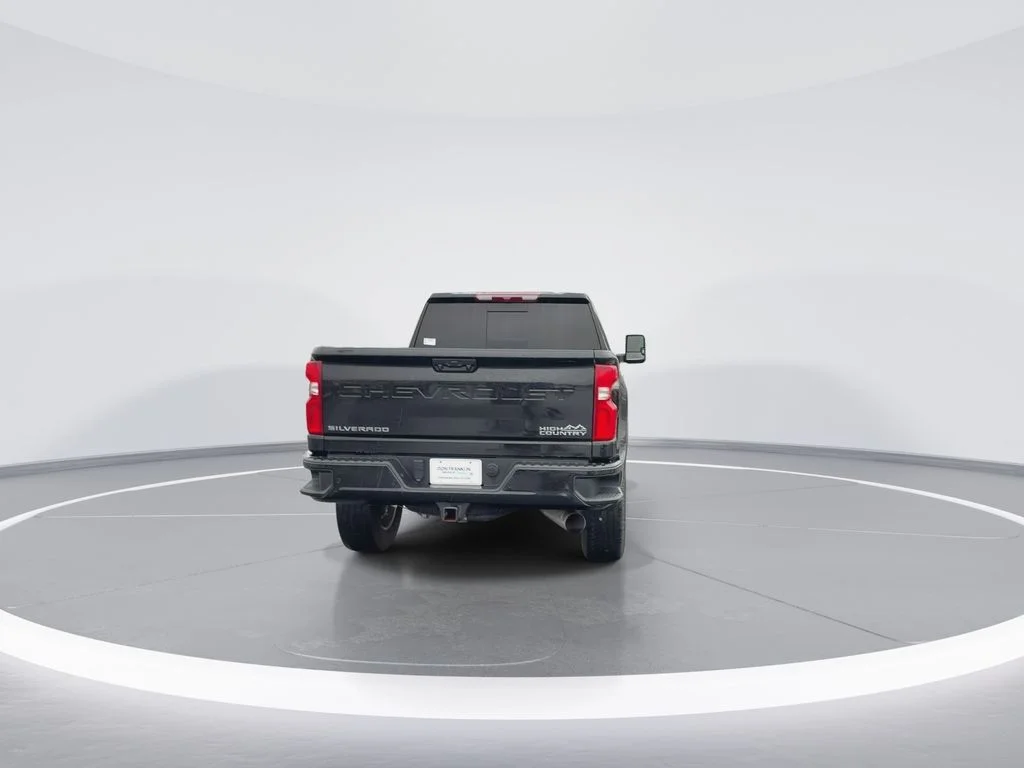 Used 2024 Black Chevrolet High Country image 7