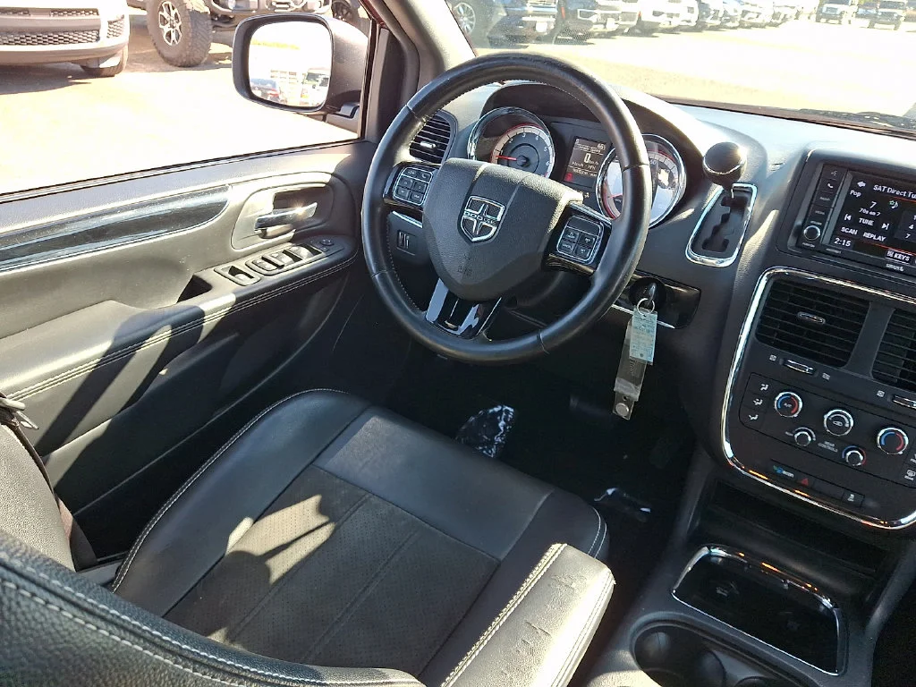Used 2019 Red Dodge SXT image 15