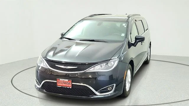 Used 2017 Black Chrysler Touring L image 3