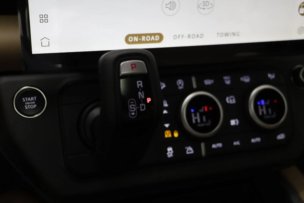 New 2026 Green Land Rover X-Dynamic SE image 13