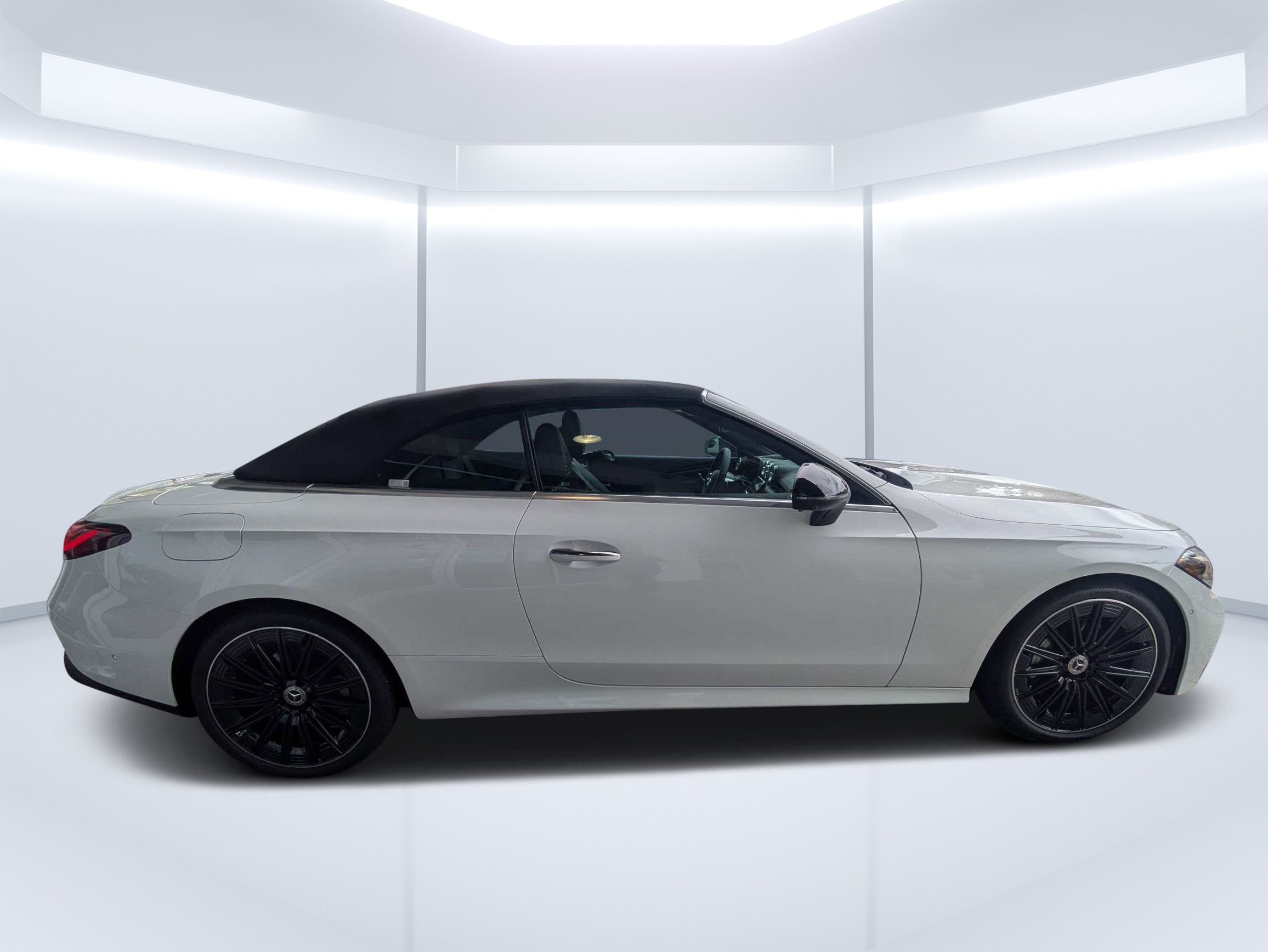New 2027 MANUFAKTUR Moonlight White Metallic Mercedes-Benz CLE 450 image 2
