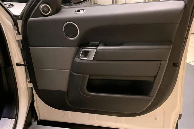 Used 2020 White Land Rover HSE image 30