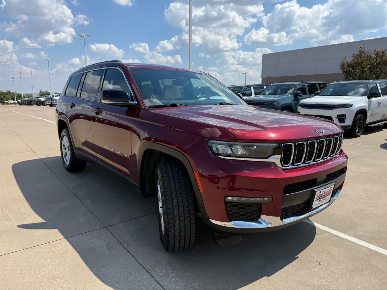 Used 2024 Velvet Red Pearlcoat Jeep Limited image 4